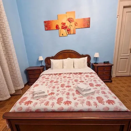 Madama Cristina - Liberty Palace *