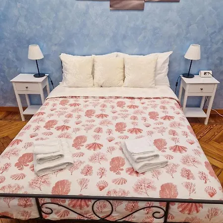 Madama Cristina - Liberty Palace *